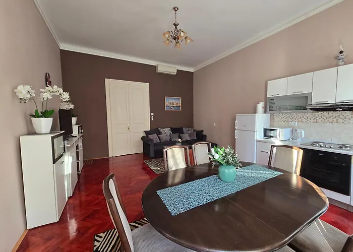 Prvi Red Do Mora Apartmán